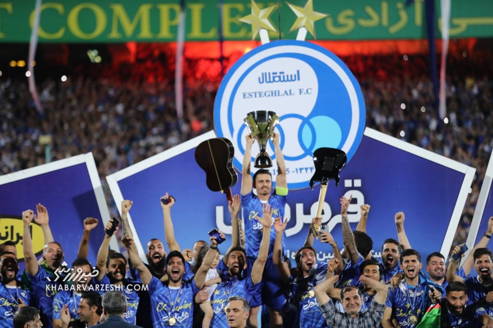 استقلالی‌ها جام قهرمانی لیگ را بالای سر بردند
