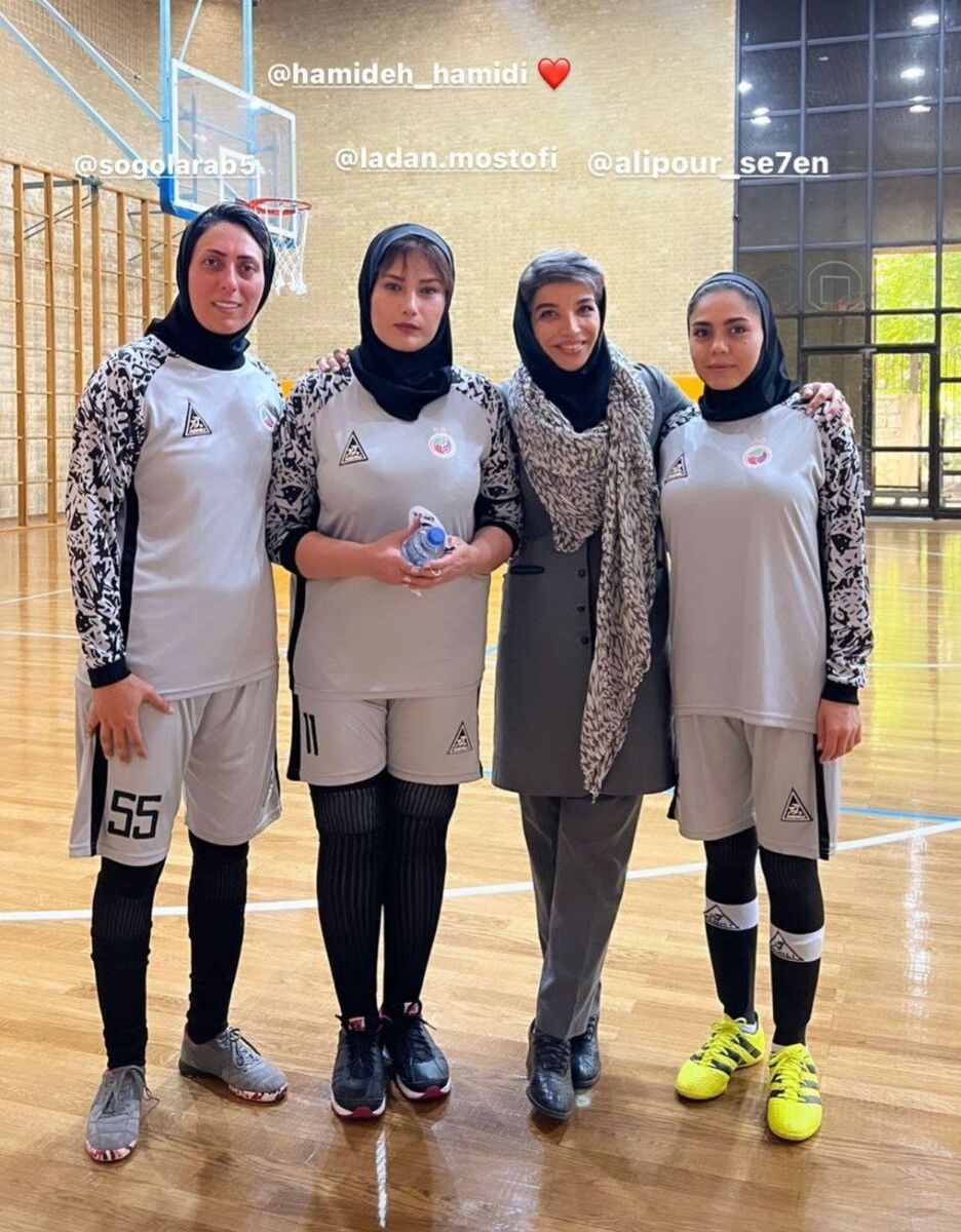 عکس| بانوان هنرمند و یاران حجازی برای همدردی با مردم آبادان به میدان رفتند