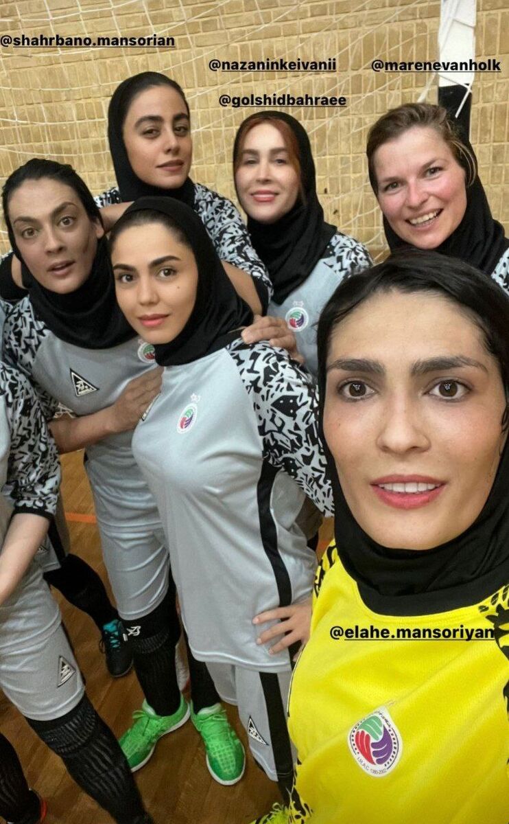 عکس| بانوان هنرمند و یاران حجازی برای همدردی با مردم آبادان به میدان رفتند