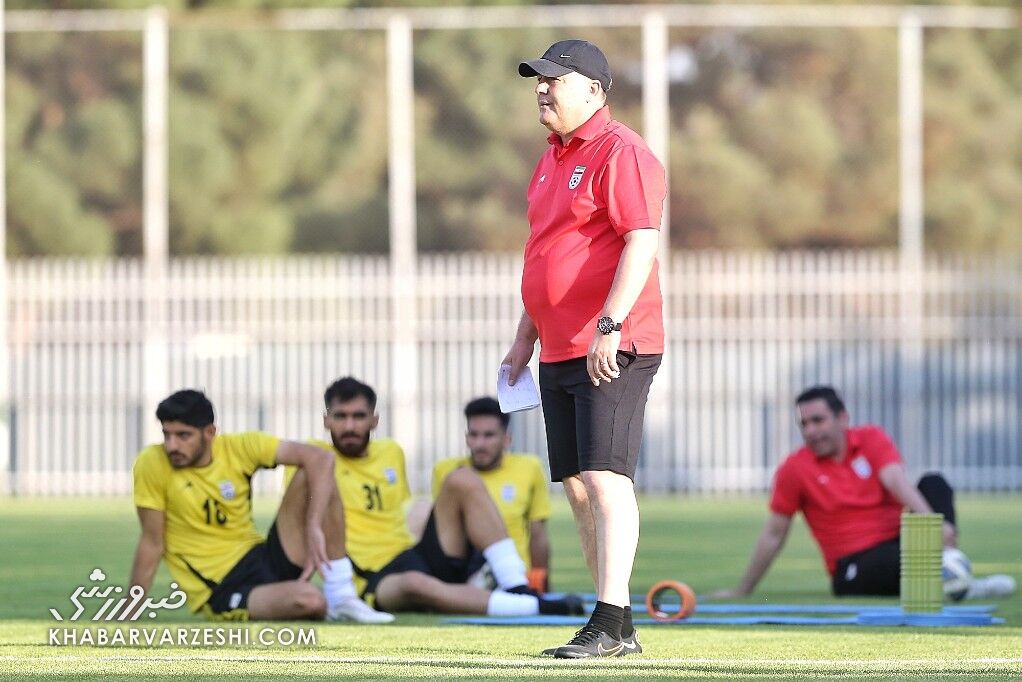 منظورتان از بازی تدارکاتی همان تیم هایی است که دمپایی می آمدند؟/ کی روش فکر می کرد رئیس فدراسیون است!/ چرا اسکوچیچ باید حرف بزند؟