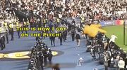 ویدیو| ورود عجیب یک تماشاگر به جمع بازیکنان رئال در فینال فرانسه!