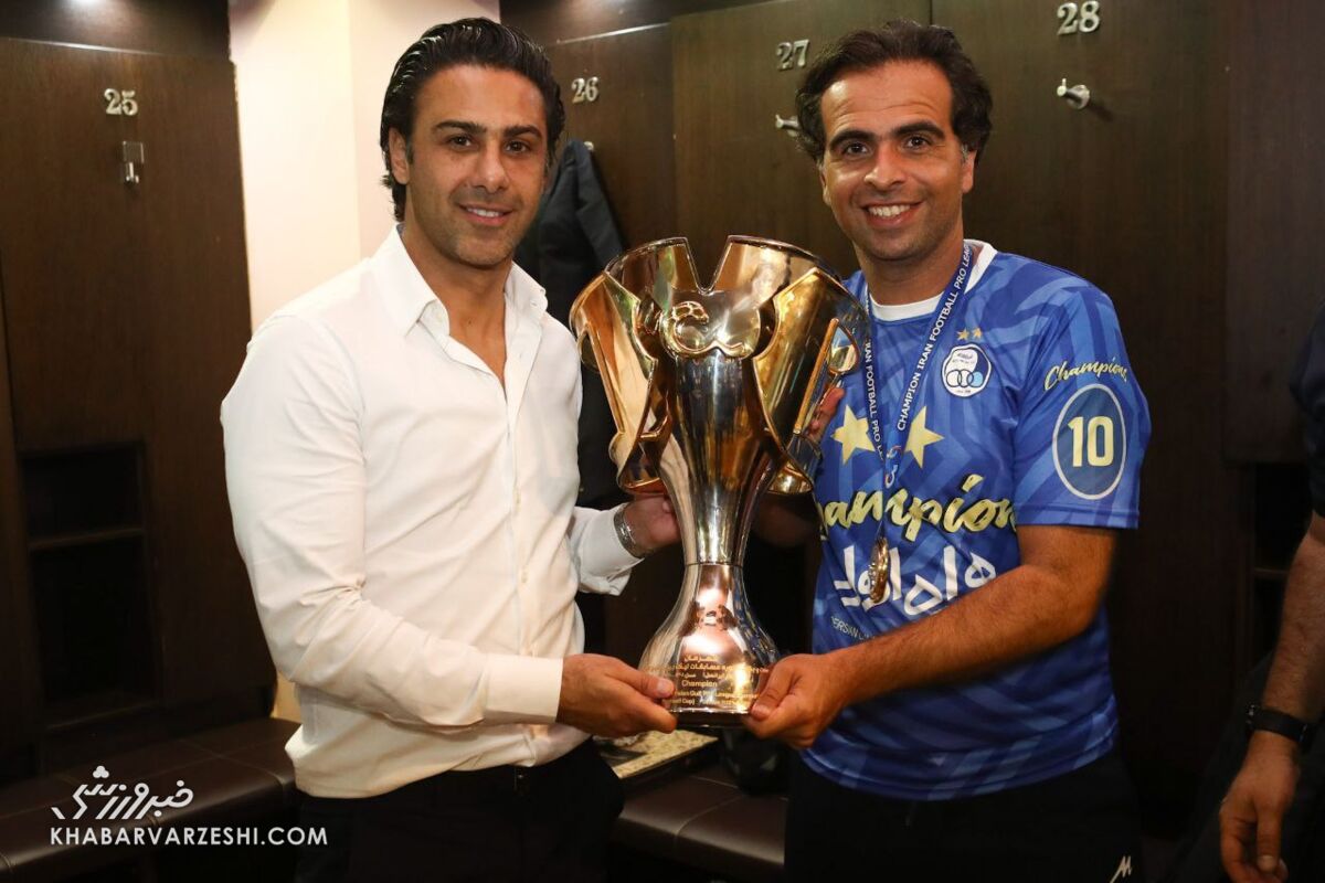 تصاویری از آخرین حضور فرهاد مجیدی در رختکن استقلال