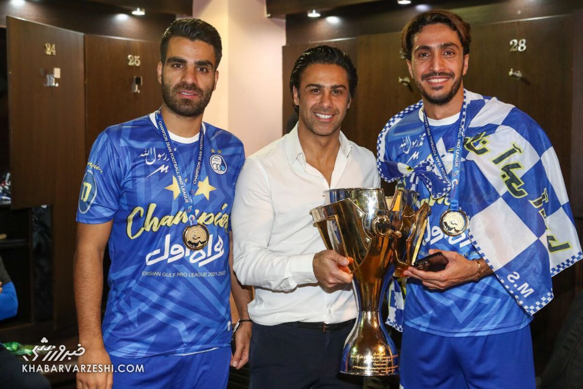 تصاویری از آخرین حضور فرهاد مجیدی در رختکن استقلال