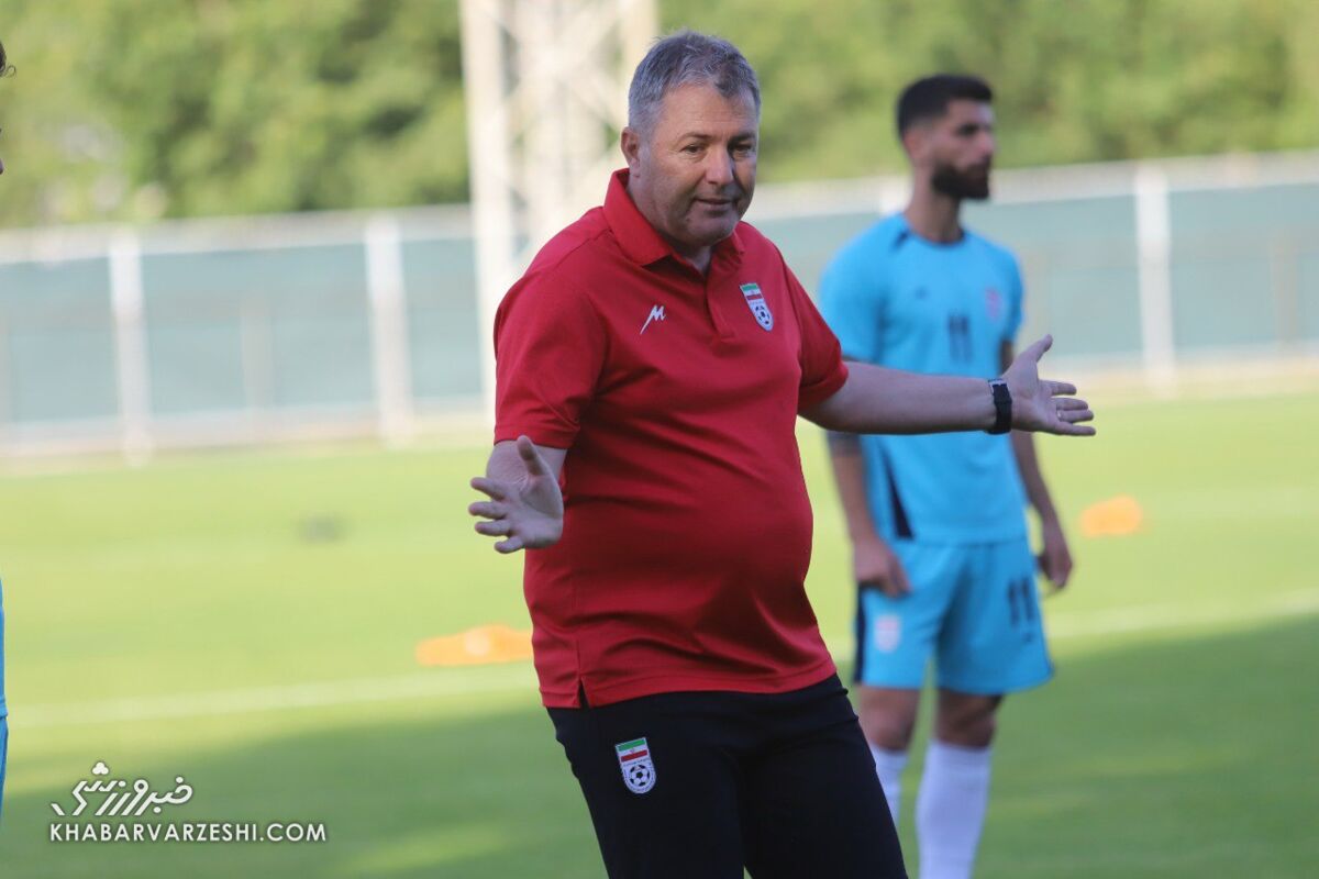 شوخی خبرساز اسکوچیچ وسط تمرین/ شباهت عکاس با خواننده مشهور سوژه شد