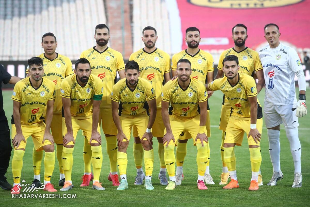 کیروش به شعور فوتبالی ایرانیها توهین کرد/ همین امروز هم برای تعیین سرمربی تیم ملی دیر است/ حق شیراز است که در لیگبرتر تیمداری کند