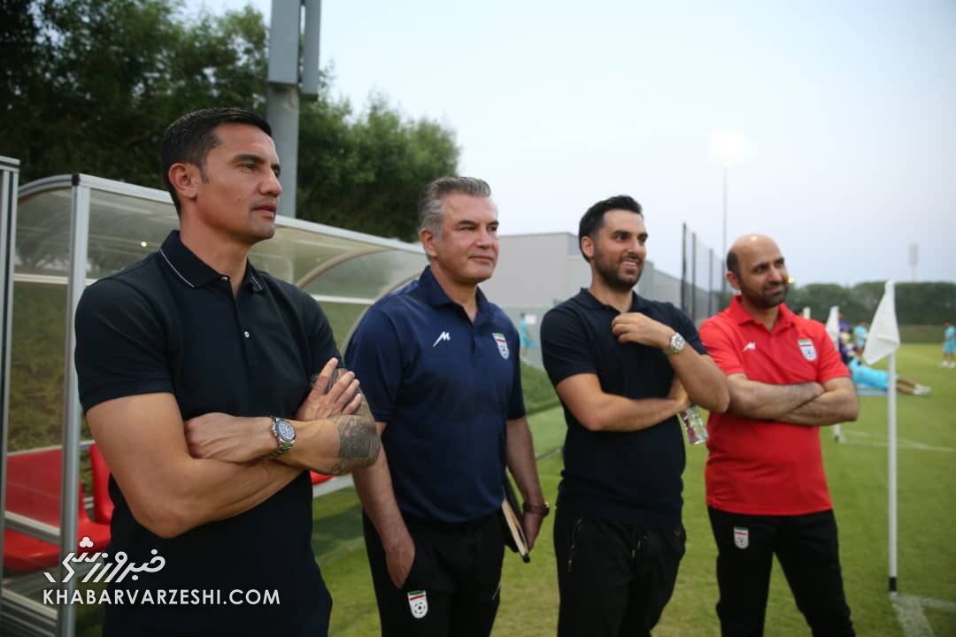 عکس| ستاره سرشناس استرالیا در تمرین تیم ملی/ خوش و بش سفیر جام جهانی با اسکوچیچ و یارانش