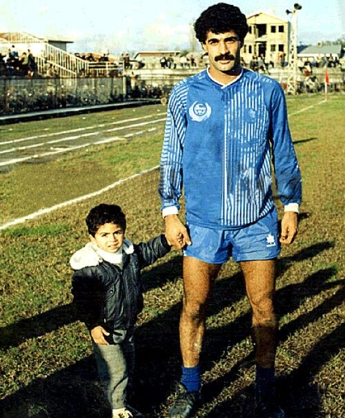 تصویری کم نظیر از پسر کوچکی که عاشق سیروس قایقران بود/ جشن صعود در ورزشگاه خاطره انگیز