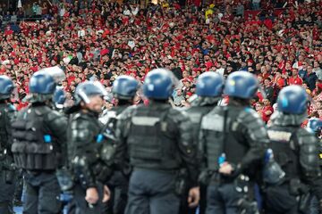 ماجراهای آشوب فینال لیگ قهرمانان اروپا ادامه دارد/ عصبانیت یوفا از پلیس پاریس!/ فرانسوی‌ها شرمساز شدند