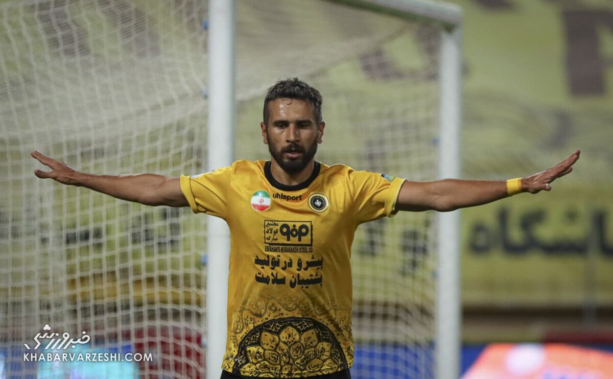 با۴۰ میلیارد به جای گل محمدی کی روش را می آوردید/ چرا سازمان بازرسی به ماجرای پرسپولیس ورود نمی کند؟/ این وضعیت زیبنده تیم قهرمان و رکوردشکن نیست