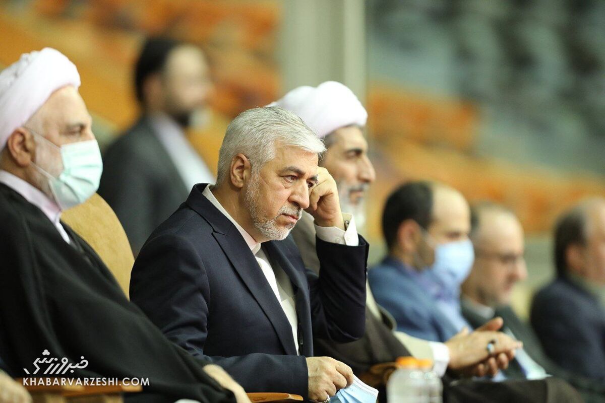 چرا استقلال در سال «تولید دانش بنیان »مربی خارجی آورد؟/ پرسپولیس شده استیل آذین!/ از اتاق درویش بوی کباب میآید