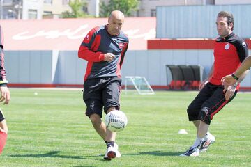 گل‌محمدی تا جایی که من می دانم مستاجر است/ او نابغه است که ۴۰ میلیون پرسپولیسی را مشغول کرده/ درآمد یحیی فقط کفاف زندگی‌اش را می‌داد!