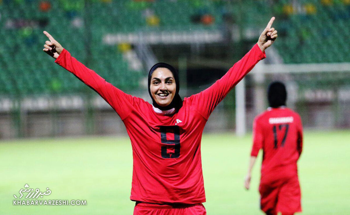 وقتی با پسرهای محله فوتبال بازی میکردم همه متعجب بودند/ من و مهدی طارمی داریم میترکانیم