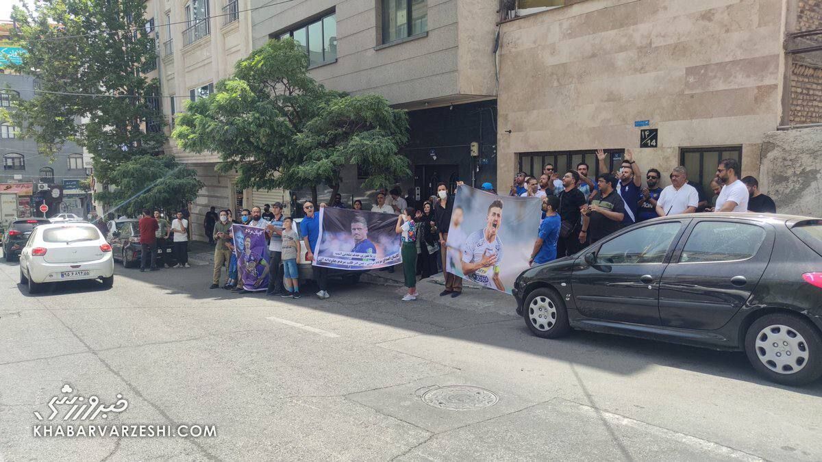 در استقلال تا بازیکن قدیمی شود او را با چوب می زنند/ در بحث وریا غفوری تمام قد کنار مردم میایستم/ سکوت مدیران باشگاه درباره وریا دلیل دارد