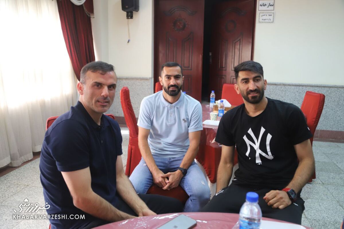 بیرانوند: قهرمان آسیا شویم جام را به سیدجلال میدهیم/ او همیشه به من استرس و روحیه میداد!/ هر فوتبالیستی هر چقدر میگیرد، نوش جانش! بیرانوند: قهرمان آسیا شویم جام را به سیدجلال میدهیم/ او همیشه به من استرس و روحیه میداد!/ هر فوتبالیستی هر چقدر میگیرد، نوش جانش!