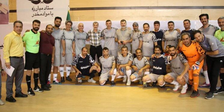 دیدار نمادین با حضور چهرههای سرشناس فوتبال ایران/ مربی استقلالی مربی پرسپولیسی را شکست داد