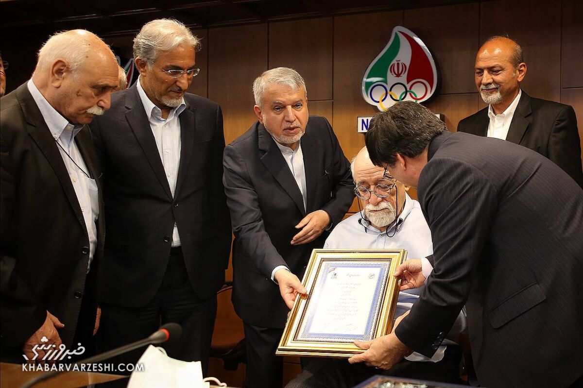 عکس| تجلیل از اردشیر لارودی در روز جهانی ورزشینویسان