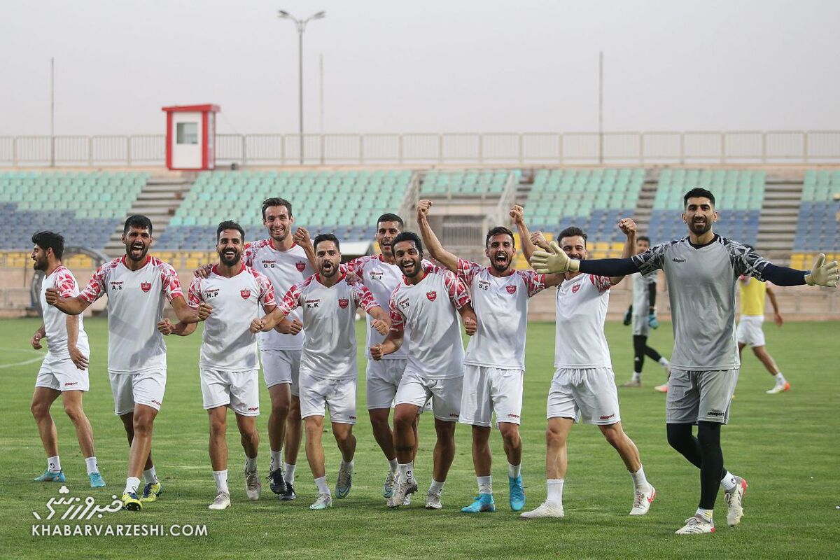 تکلیف وریاغفوری را با نظر مردم روشن کنید/ سکوت باشگاه استقلال درباره کاپیتانش بابت نارضایتی از او نیست/ پرسپولیس قهرمان زودهنگام لیگ است