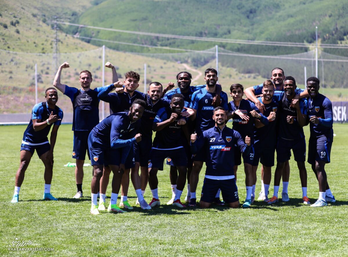 عکس| حضور بمب آبیها در استقلال رسماً منتفی شد