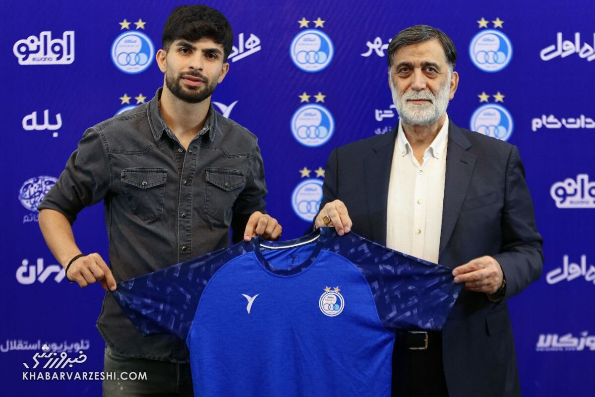 ادامه پروژه نقلوانتقالات استقلال/ هافبک آبیها تمدید کرد