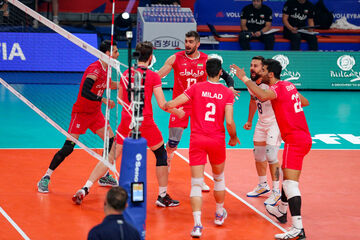 لیگ والیبال ملت‌ها ۲۰۲۲/ ایران با لباس قرمز مقابل ایتالیا