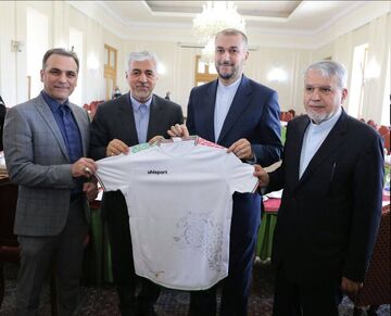 انگار هیچ اتفاقی در تیم ملی ایران رخ نداده است/ صحبت‌های عجیب و غریب وزیر ورزش درباره حواشی و جنجال‌های اخیر