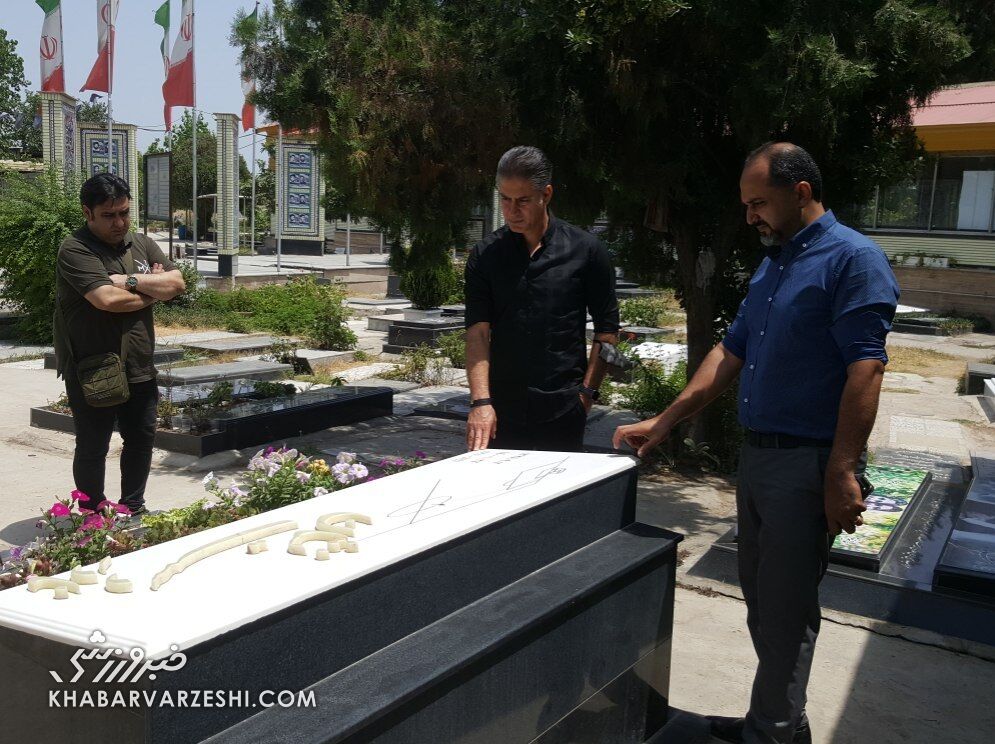 عکس| ادای احترام سرمربی جدید نساجی به ۷ ابدی/ یاد دست نشان زنده شد