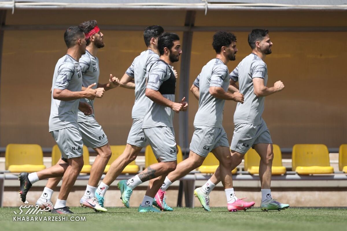 با این تیم گل محمدی استقلال و سپاهان شانس قهرمانی ندارند/ ۴ تیم رقیب اصلی پرسپولیس هستند/ داماش گیلان می تواند در لیگ برتر بازی کند