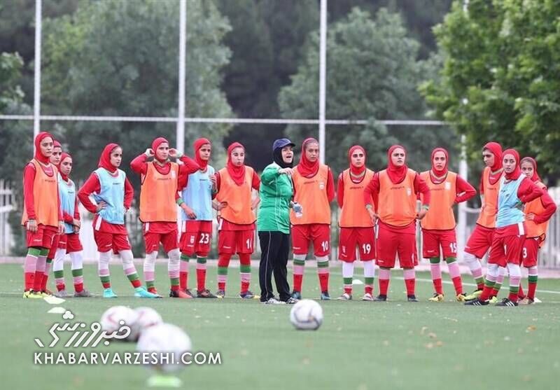 تحریم تمرینات از سوی چند بازیکن بی اثر شد/ این زن تیم ملی فوتبال ایران را متحول کرد