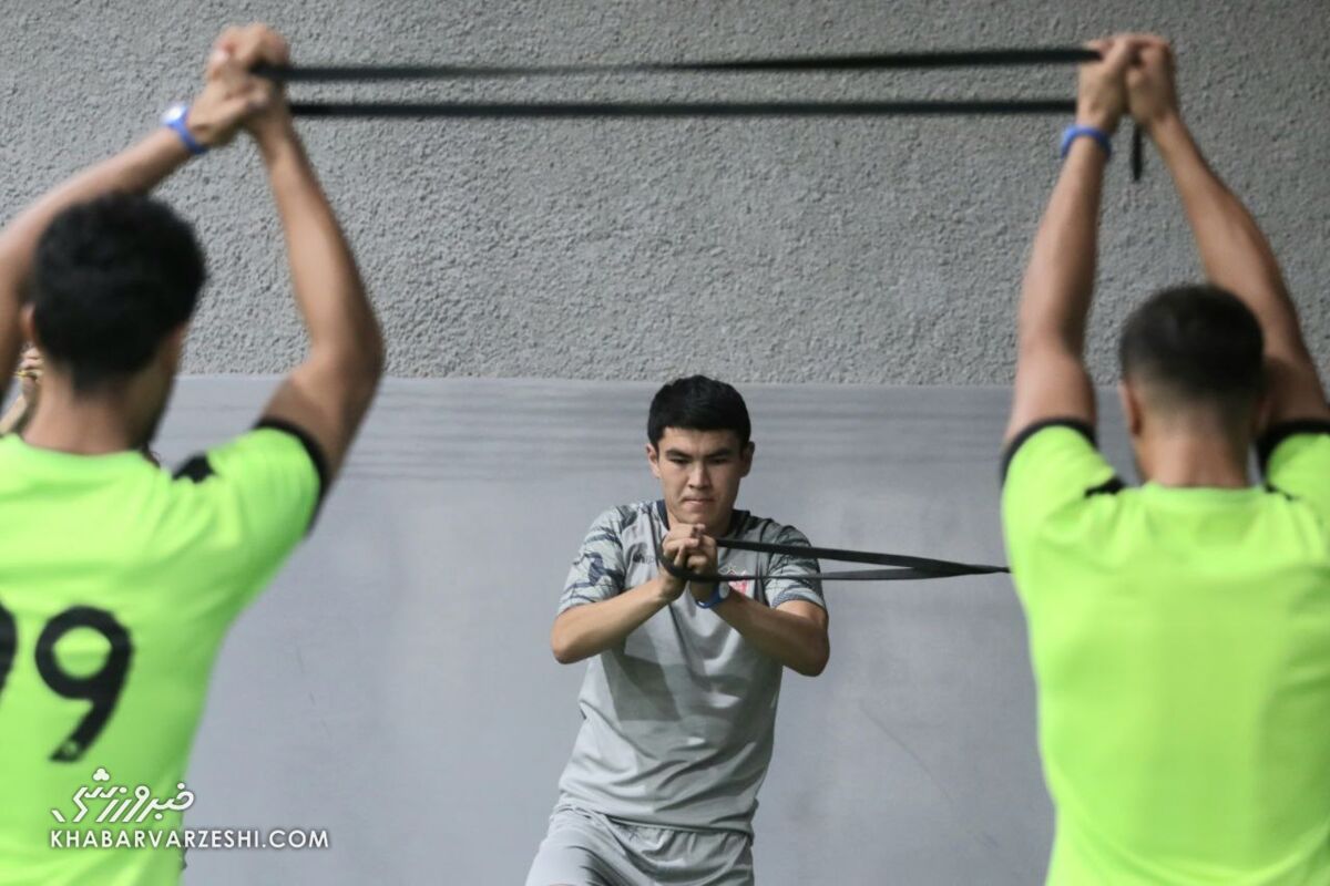 لاف زدن بلد نیستم؛ خیلی آمادهام/ هیچ ترسی از مهاجم جدید پرسپولیس ندارم/ گلزنی برایم مهم است