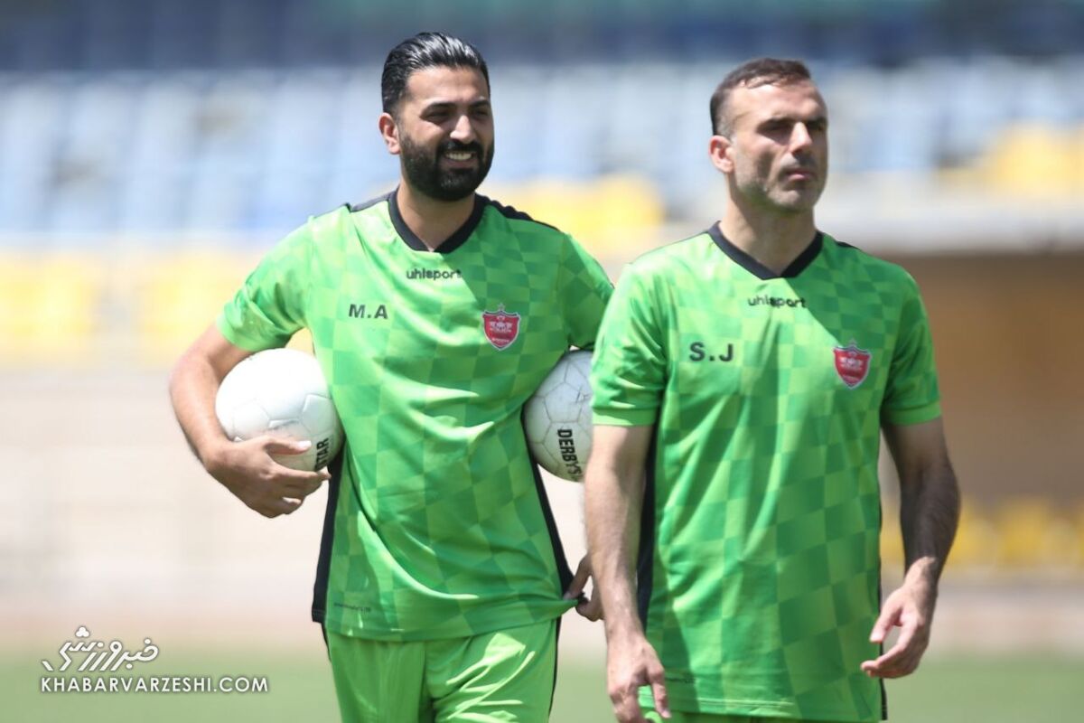 سیدجلال حق نشستن روی نیمکت پرسپولیس را ندارد/ کاپیتان سابق قرمزها سکونشین شد سیدجلال حق نشستن روی نیمکت پرسپولیس را ندارد/ کاپیتان سابق قرمزها سکونشین شد