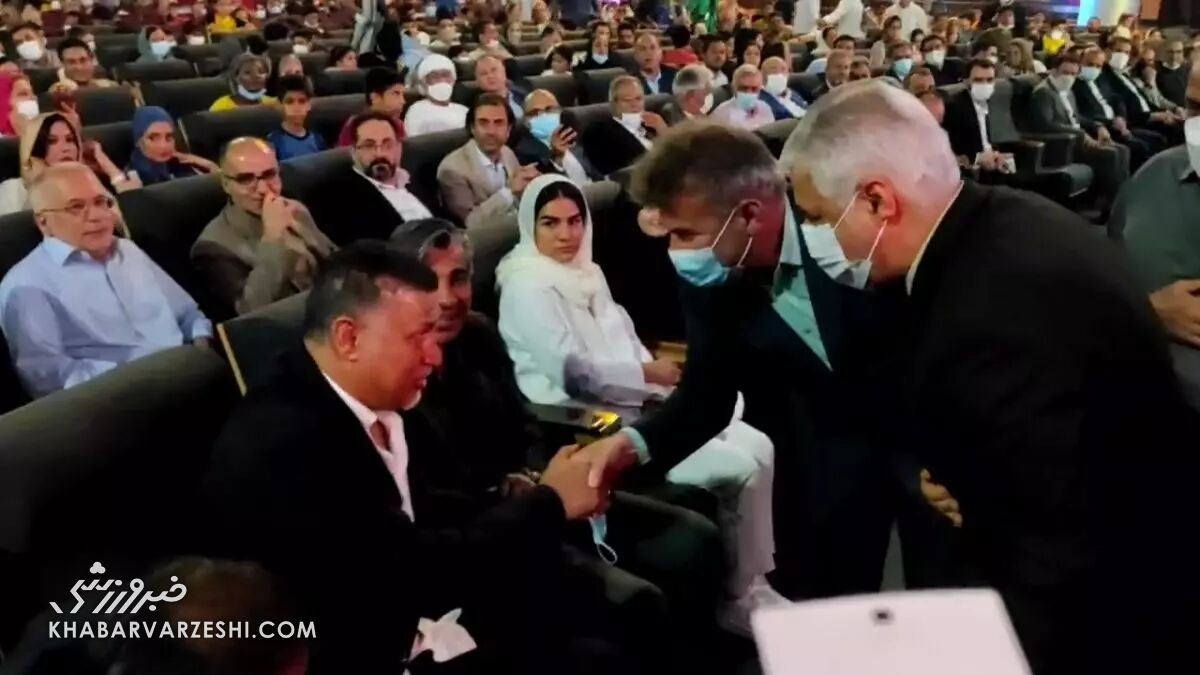 جزئیات تمام اتفاقاتی میان علی دایی و وزیر ورزش افتاد/ تشویق ایستاده سجادی و برخورد دور از انتظار شهریار