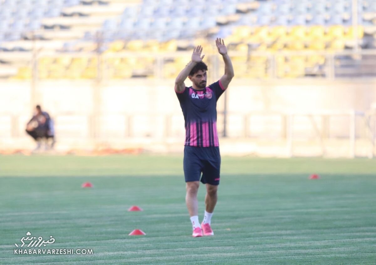 امید عالیشاه: فوتبال بدون تماشاگر اسمش فوتبال نیست!/ بازی پرسپولیس و فولاد خوزستان باید با تماشاچی برگزار شود