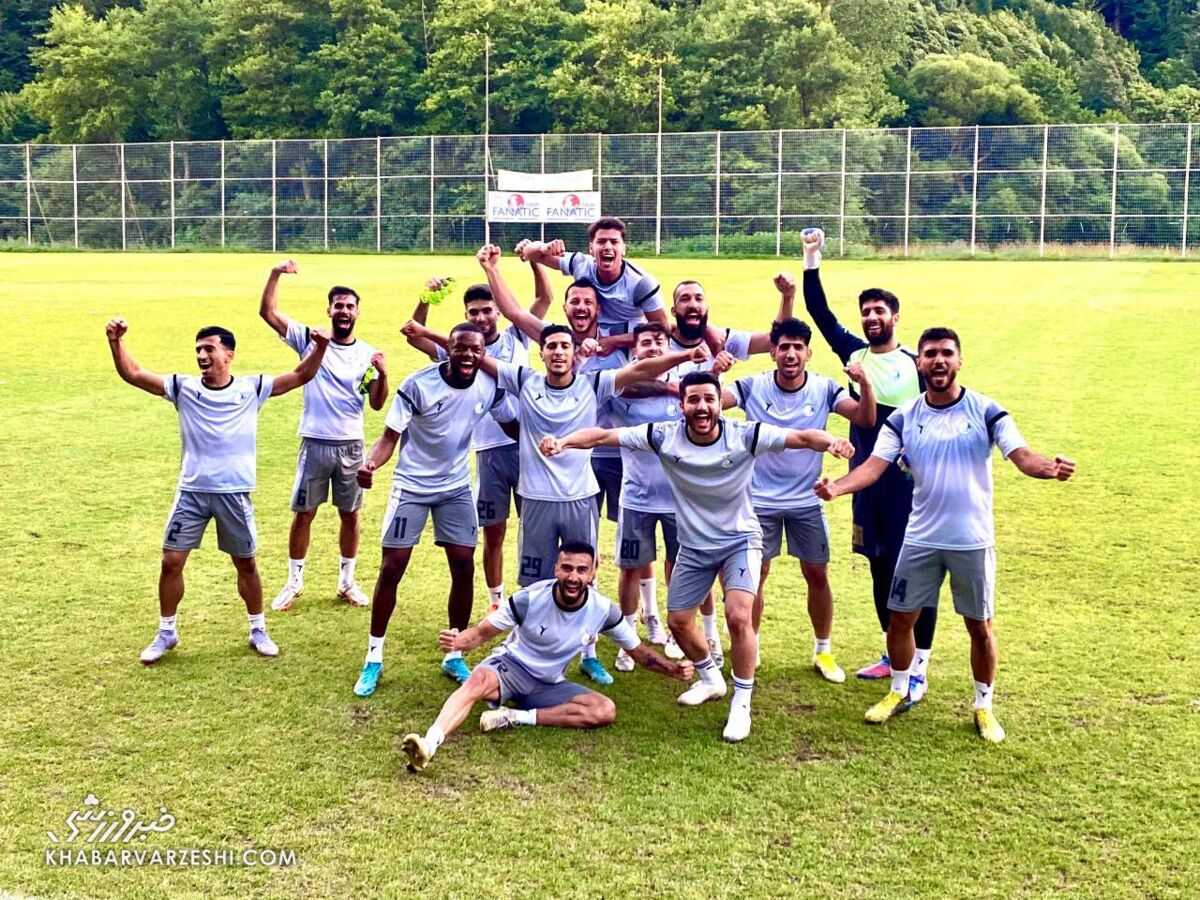 در آنکارا خبری از ماسک نبود/ ساپینتو حتی روی غذا هم سختگیر است/ آبیها در انتظار محبی و مرادمند /دلالان اجازه نزدیک شدن به استقلال را پیدا نکردند