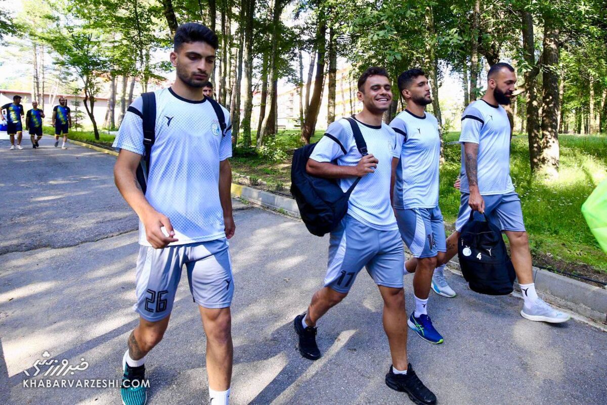 بازیکنان استقلال: جباری حرف دل خیلیها را زد/ پیگیری کار لژیونر ایرانی به صورت تلفنی!/ ساپینتو از شعار استقلال خوشش آمد