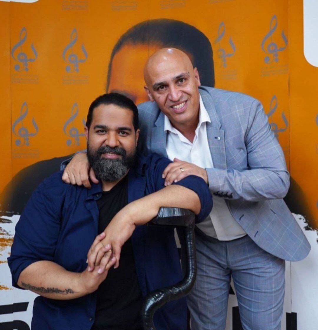 عکس| چهره خبرساز استقلالی مهمان ویژه خواننده معروف