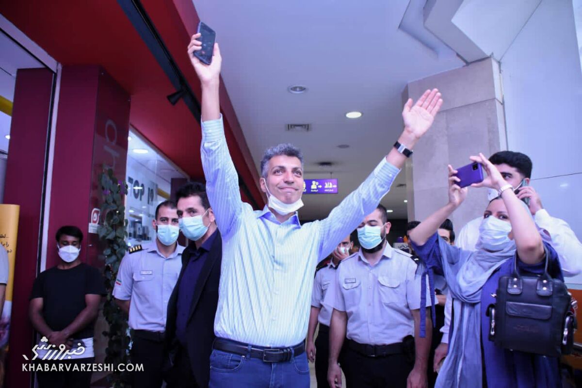 تصاویر| استقبال فوق العاده مردم از عادل فردوسی پور