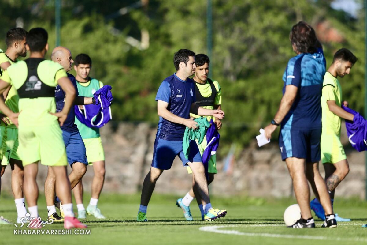 استقبال گرم مربیان استقلال از اسکوچیچ؛ درِ تمرینات ما همیشه به رویت باز است/ کتککاری استانبول سوژه شد