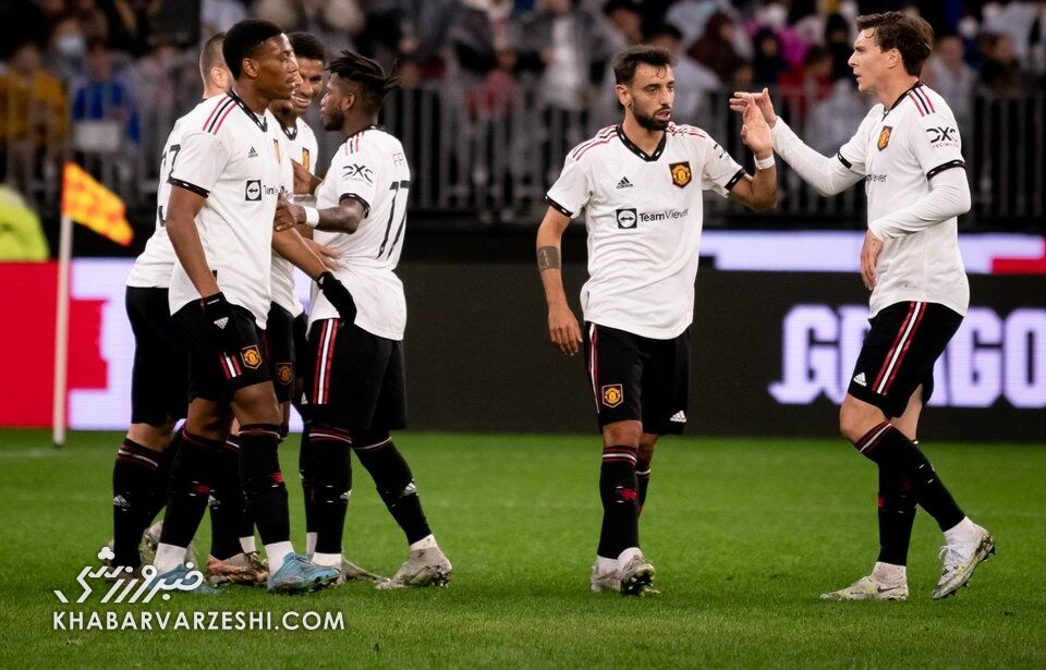 عکس| داور بین المللی ایران منچستریونایتد و استون ویلا را سوت زد/ تساوی انگلیسیها با قضاوت علیرضا فغانی عکس| داور بین المللی ایران منچستریونایتد و استون ویلا را سوت زد/ تساوی انگلیسیها با قضاوت علیرضا فغانی