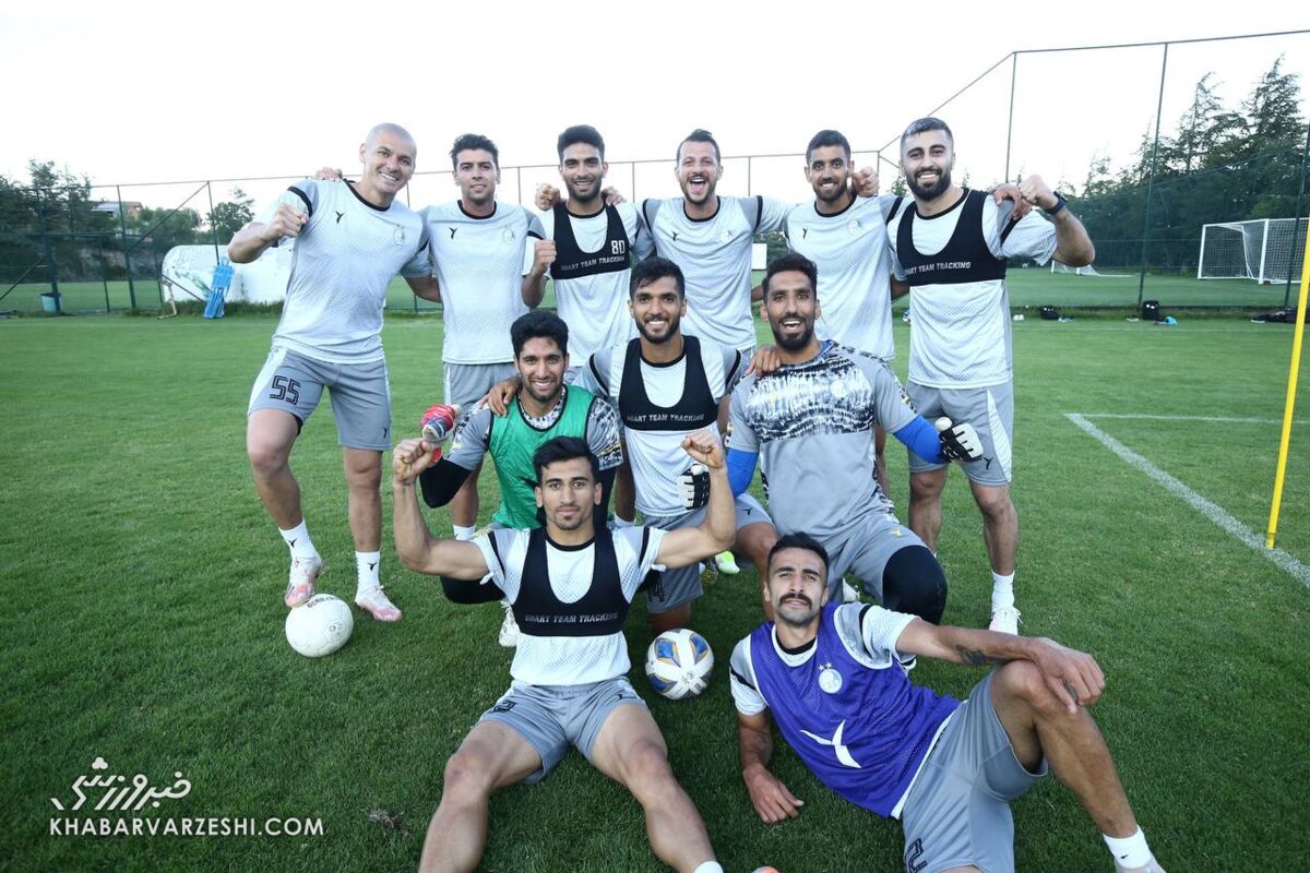 استقبال گرم مربیان استقلال از اسکوچیچ؛ درِ تمرینات ما همیشه به رویت باز است/ کتککاری استانبول سوژه شد