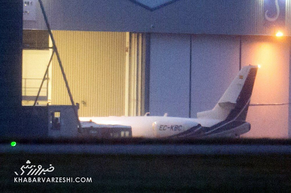 تصویری از فرود آمدن جت رونالدو در فرودگاه منچستر/ کریستیانو راضی به ماندن در منچستریونایتد می‌شود؟