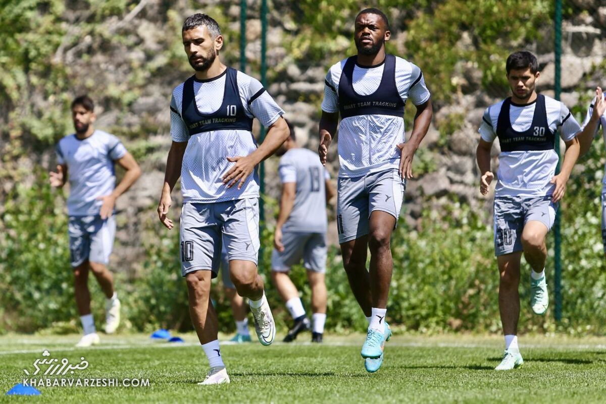 استقلال ۲۹ هفته فرصت دارد شکست هفته اول را جبران کند/ بازی با سپاهان شش امتیازی نیست/ ساپینتو باید استقلالی ها را شلاق بزند