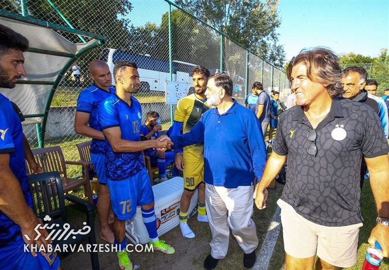 عکس| خوشوبش گرم سرمربی جدید با آقای مدیرعامل/ آجورلو با لباس آبی در اردوی استقلال