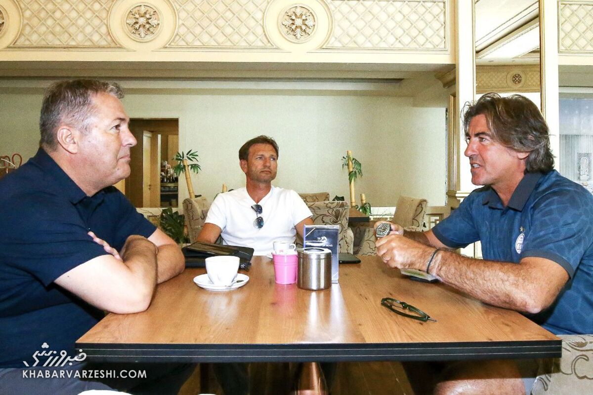 استقبال گرم مربیان استقلال از اسکوچیچ؛ درِ تمرینات ما همیشه به رویت باز است/ کتککاری استانبول سوژه شد  استقبال گرم مربیان استقلال از اسکوچیچ؛ درِ تمرینات ما همیشه به رویت باز است/ کتککاری استانبول سوژه شد