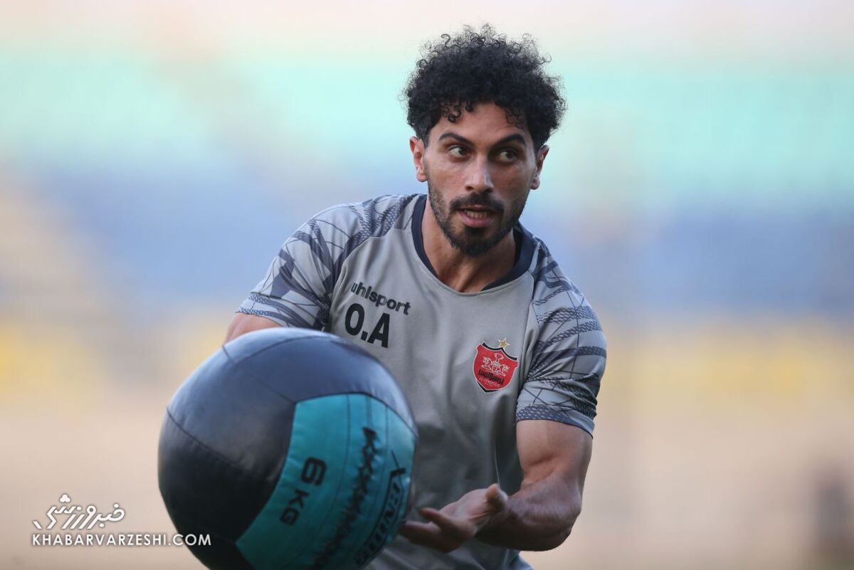خریدهای گلمحمدی این بازیکن را نیمکت نشین میکند/ خطر بزرگ بیخ گوش کاپیتان پرسپولیس  خریدهای گلمحمدی این بازیکن را نیمکت نشین میکند/ خطر بزرگ بیخ گوش کاپیتان پرسپولیس