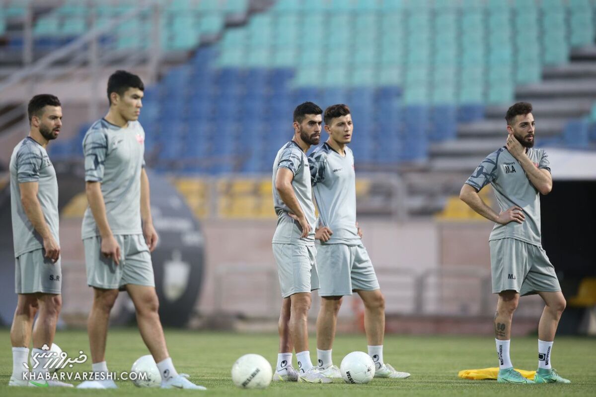 ابهام بزرگ درباره وضعیت هافبک دفاعی سرخ ها/ خرید پرحاشیه پرسپولیس در چه مسیری گام برمی دارد؟