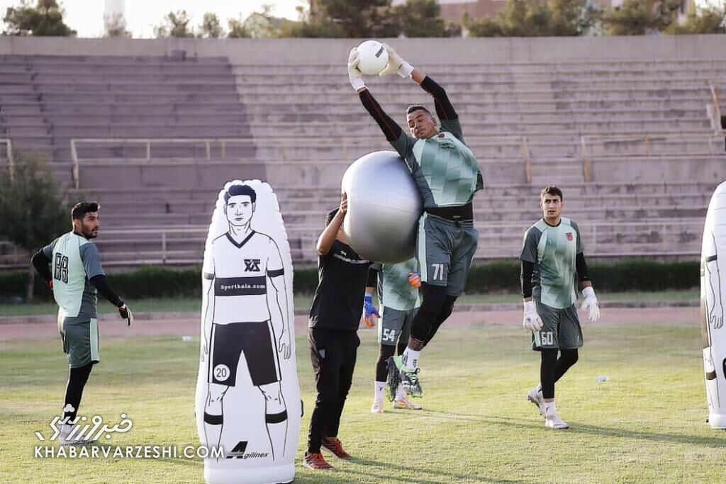 حمله مهاجم مورد علاقه یحیی به پرسپولیس/ دروازه بان جنجالی به ورزشگاه آزادی برگشت!/ پای ۲ استقلالی سابق هم در میان است