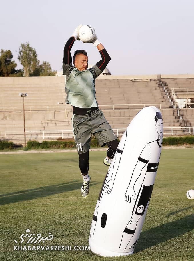 عکس| انگیزههای خاص دروازهبان سابق پرسپولیس/ لک تعجب بازیکنان را برانگیخت