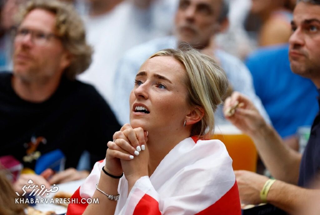 تصاویری خاص و ویژه از یک روز هیجانانگیز/ وقتی چند دختر میلیونها نفر جمعیت را به خیابانها کشاندند