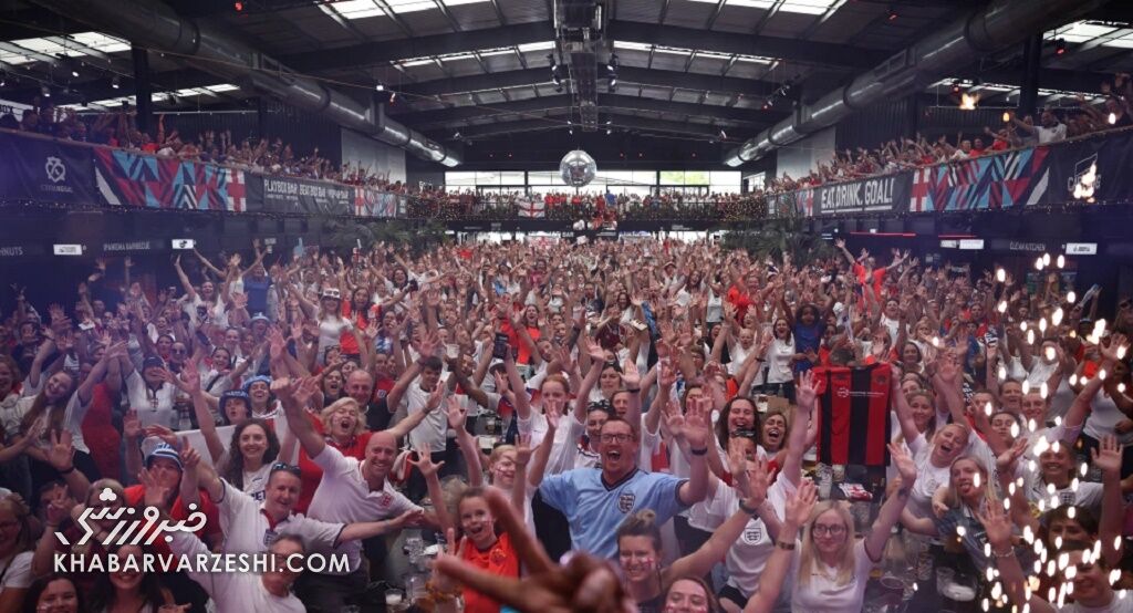 تصاویری خاص و ویژه از یک روز هیجانانگیز/ وقتی چند دختر میلیونها نفر جمعیت را به خیابانها کشاندند