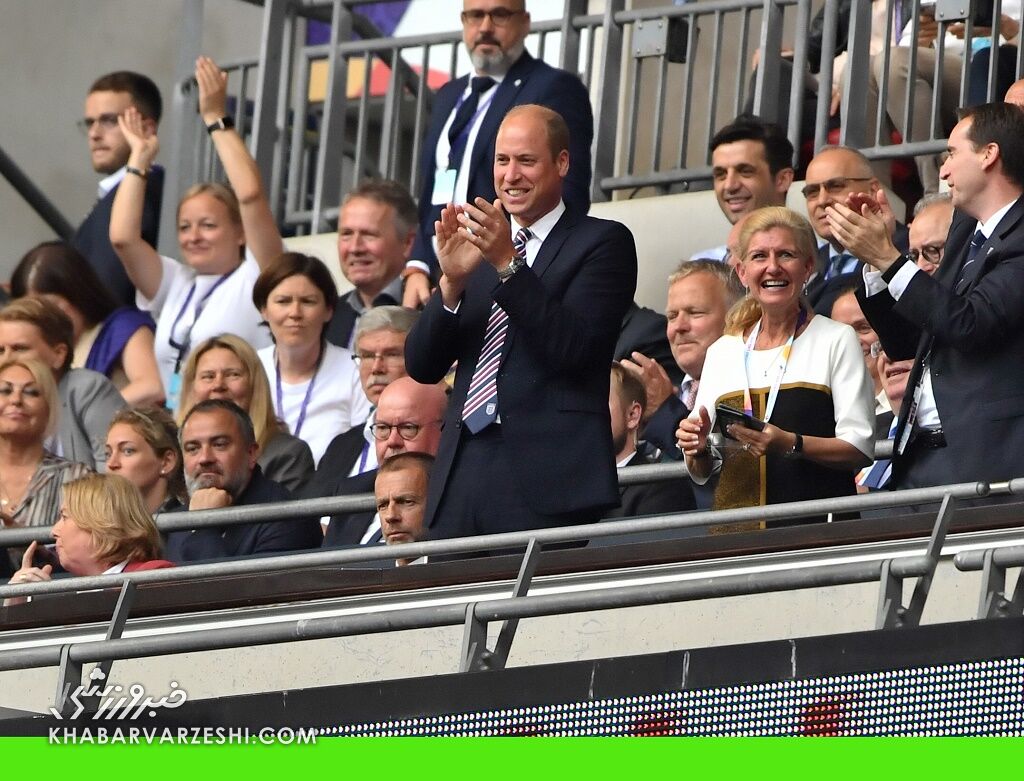 تصاویری خاص و ویژه از یک روز هیجانانگیز/ وقتی چند دختر میلیونها نفر جمعیت را به خیابانها کشاندند